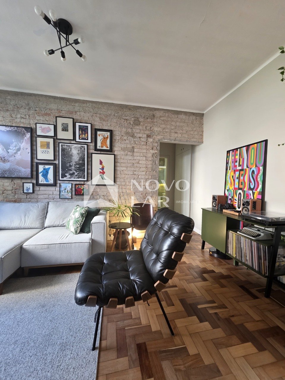 Charmoso Apartamento Decorado, Frente Leste, no Centro de Porto Alegre - Geniale Imóveis