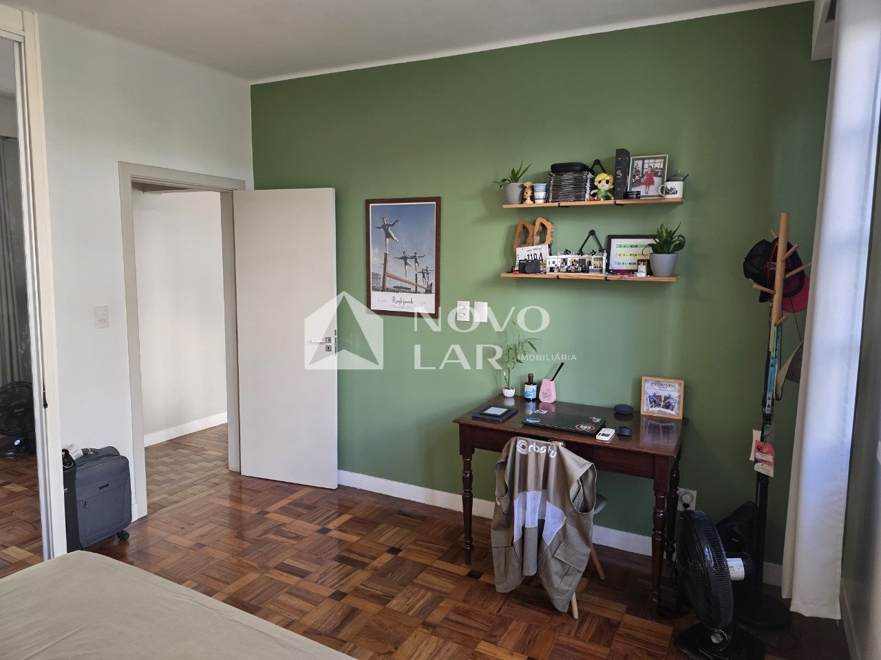 Charmoso Apartamento Decorado, Frente Leste, no Centro de Porto Alegre - Geniale Imóveis