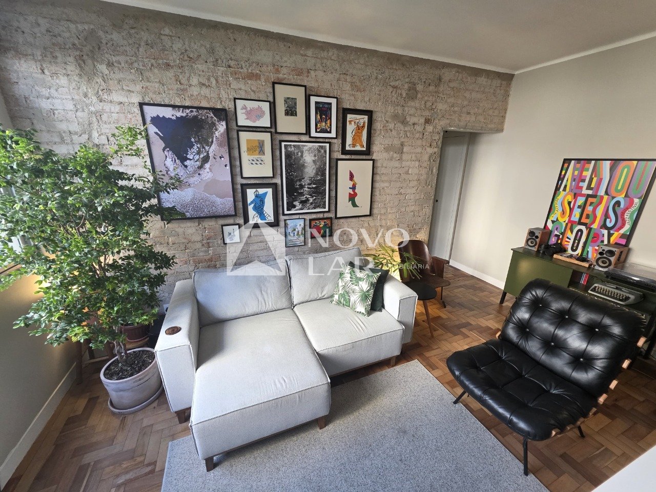 Charmoso Apartamento Decorado, Frente Leste, no Centro de Porto Alegre - Geniale Imóveis